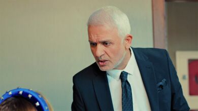 ¡Cambio de bebés en el hospital! Şahika manda alejar al bebé de Halit y Yildiz de ellos
