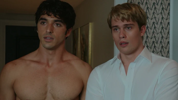 Taylor Zakhar Perez y Nicholas Galitzine en 'Rojo, blanco y sangre azul' Taylor Zakhar Perez y Nicholas Galitzine en 'Rojo, blanco y sangre azul'