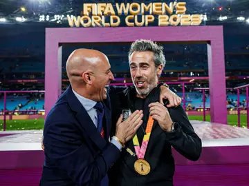 Jorge Vilda y Luis Rubiales abrazados tras la consecución del Mundial Jorge Vilda y Luis Rubiales abrazados tras la consecución del Mundial