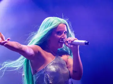 Lola Índigo muestra su apoyo a Jenni Hermoso en su concierto Lola Índigo muestra su apoyo a Jenni Hermoso en su concierto