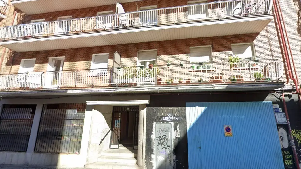 Detenido un hombre por apuñalar a un amigo y su novia por morder a un policía Detenido un hombre por apuñalar a un amigo y su novia por morder a un policía