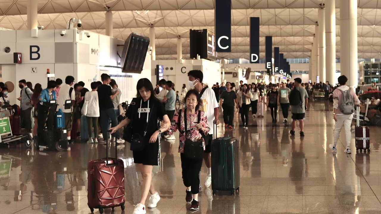China elimina la obligación de pruebas de covid-19 a los viajeros internacionales