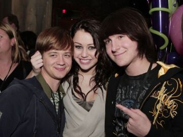 Los actores de 'Hanna Montana': Jason Earles, Miley Cyrus y Mitchel Musso