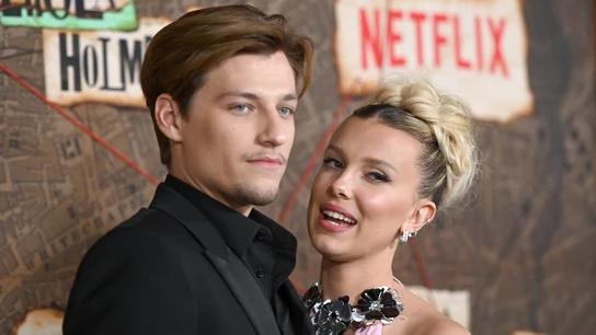 Millie Bobby Brown y su pareja Jake Bongiovi en el estreno de 'Enola Holmes 2' Millie Bobby Brown y su pareja Jake Bongiovi en el estreno de 'Enola Holmes 2'