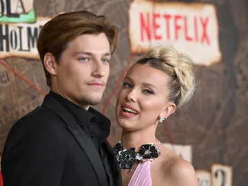 Millie Bobby Brown y su pareja Jake Bongiovi en el estreno de 'Enola Holmes 2' Millie Bobby Brown y su pareja Jake Bongiovi en el estreno de 'Enola Holmes 2'