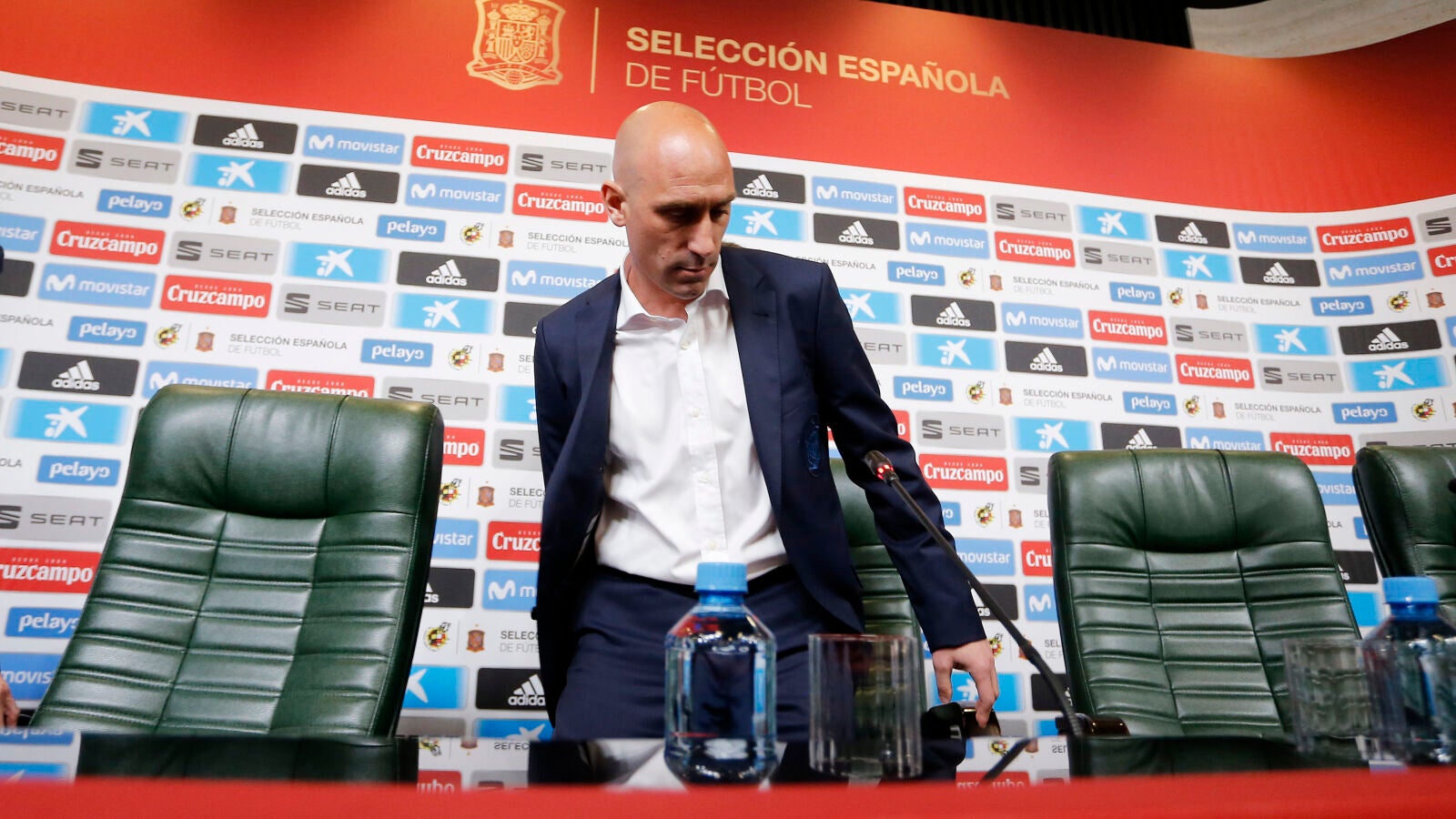 ¿Cuánto podría dejar de cobrar Luis Rubiales si es finalmente suspendido por la RFEF?