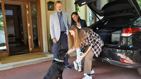 La infanta Sofía se despide de su mascota La infanta Sofía se despide de su mascota