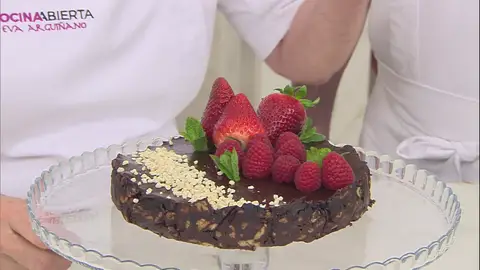 Un postre fácil y rico de Eva Arguiñano: tarta de galletas y chocolate Un postre fácil y rico de Eva Arguiñano: tarta de galletas y chocolate