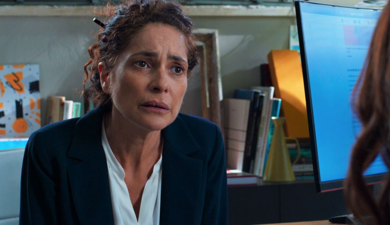 &iexcl;Tamara aconseja a Claudia sobre c&oacute;mo ligar por internet! &iquest;encontrar&aacute; el amor la directora?