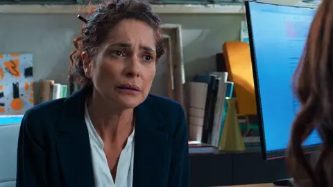 ¡Tamara aconseja a Claudia sobre cómo ligar por internet! ¿encontrará el amor la directora? ¡Tamara aconseja a Claudia sobre cómo ligar por internet! ¿encontrará el amor la directora?