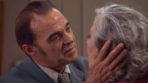 Crespo pide a Elena que sea valiente y luche por su felicidad: “No renuncies a nuestro amor” Crespo pide a Elena que sea valiente y luche por su felicidad: “No renuncies a nuestro amor”