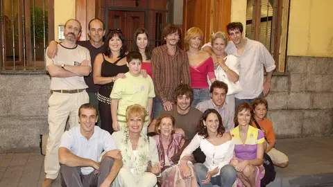 El inicio de 'Aquí no hay quien viva': así comenzaba la serie el 7 de septiembre de 2003 El inicio de 'Aquí no hay quien viva': así comenzaba la serie el 7 de septiembre de 2003