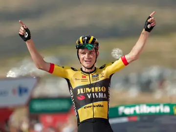 Sepp Kuss celebra la victoria de etapa Sepp Kuss celebra la victoria de etapa