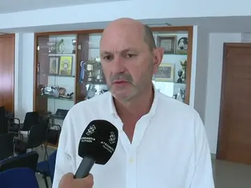 El presidente de la Federación Gallega de Fútbol, tajante con Rubiales: "Si no dimite habrá que buscar otros mecanismos" El presidente de la Federación Gallega de Fútbol, tajante con Rubiales: "Si no dimite habrá que buscar otros mecanismos"