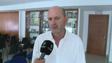 El presidente de la Federación Gallega de Fútbol, tajante con Rubiales: "Si no dimite habrá que buscar otros mecanismos" El presidente de la Federación Gallega de Fútbol, tajante con Rubiales: "Si no dimite habrá que buscar otros mecanismos"