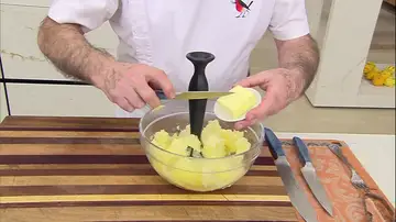 Morcilla con puré de patata y pimientos, paso 2