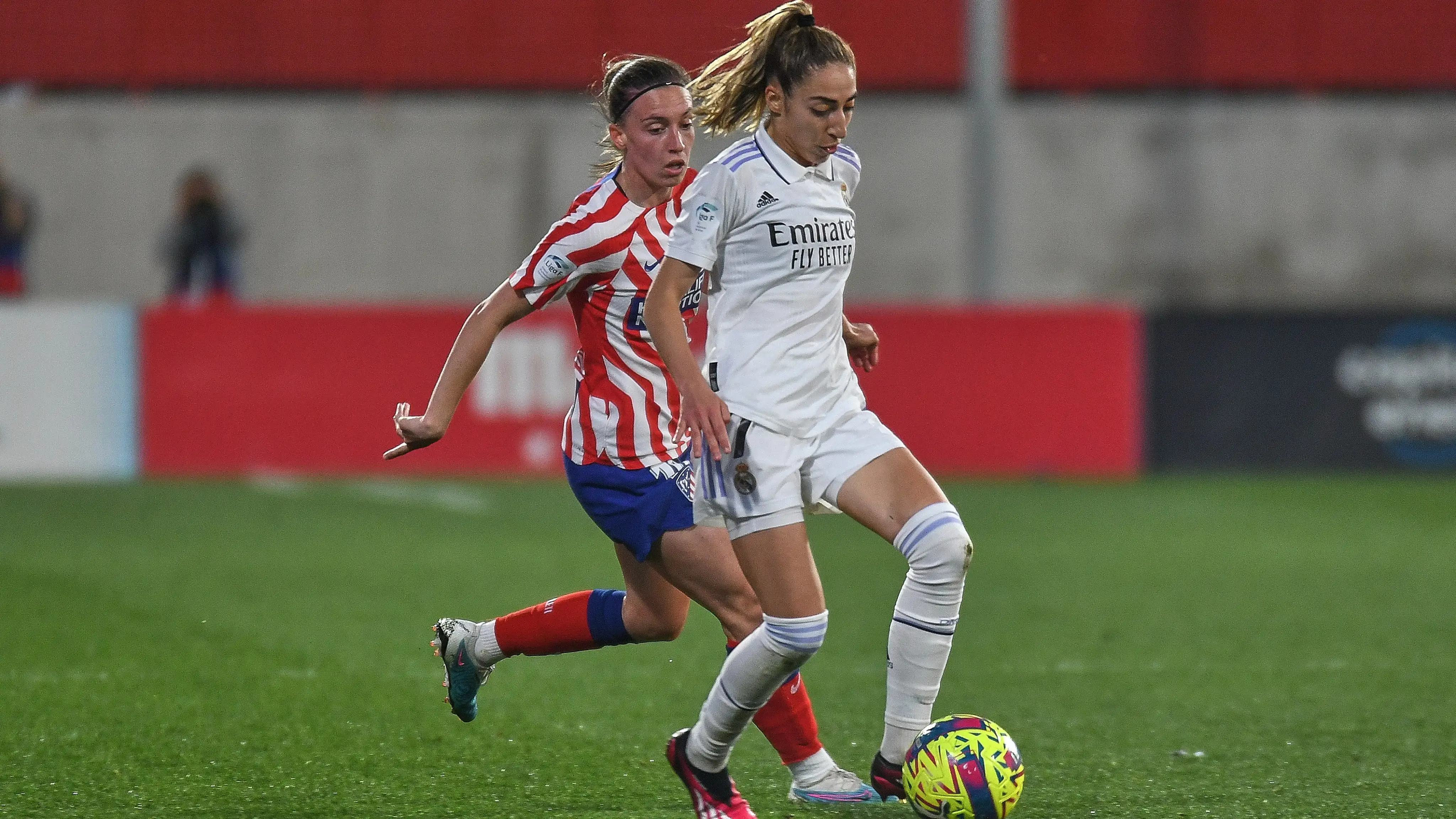 Olga Carmona controla un balón en un partido de la Liga F 2022-2023 Olga Carmona controla un balón en un partido de la Liga F 2022-2023
