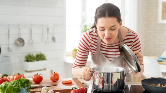 Mujer cocinando