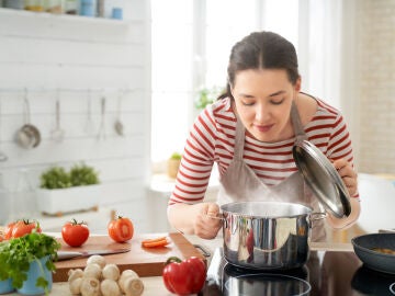 Mujer cocinando