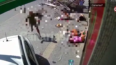 Un coche embiste contra una terraza en Fuerteventura Un coche embiste contra una terraza en Fuerteventura