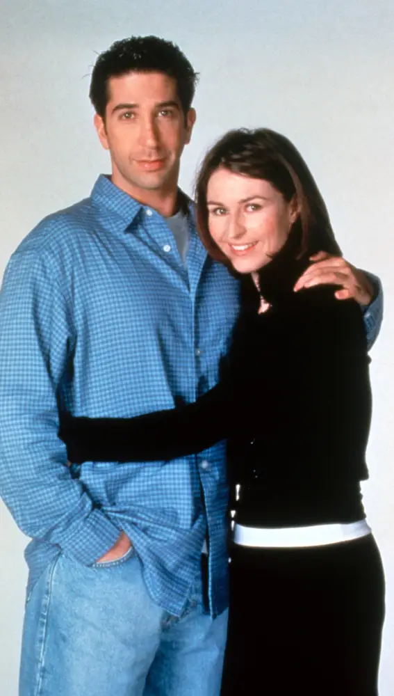 David Schwimmer y Helen Baxendale como Ross y Emily en 'Friends'