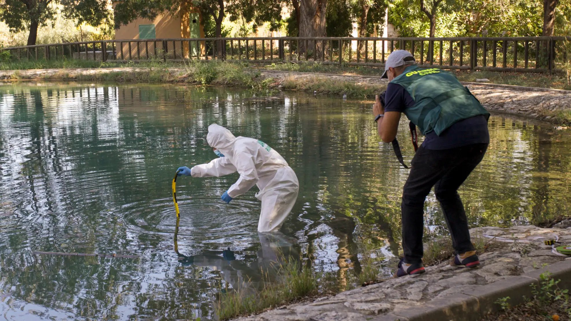 Fallece una niña de 9 años por caer a un estanque en Archivel, Murcia Fallece una niña de 9 años por caer a un estanque en Archivel, Murcia
