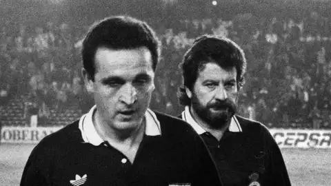 Deportes Antena 3 (02-09-23) La Guardia Civil concluye en su informe que el arbitraje en España con Negreira no fue "imparcial" Deportes Antena 3 (02-09-23) La Guardia Civil concluye en su informe que el arbitraje en España con Negreira no fue "imparcial"