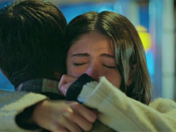 &Ccedil;inar evita que Parla se entregue a la polic&iacute;a: &ldquo;Te quiero much&iacute;simo. Qu&eacute;date a mi lado&rdquo;