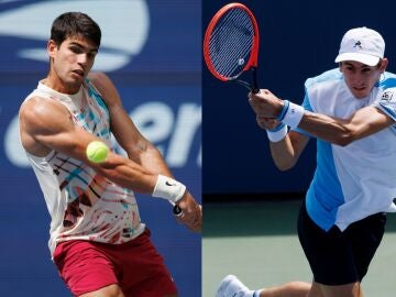 Carlos Alcaraz y Matteo Arnaldi golpeando un revés en el US Open 2023