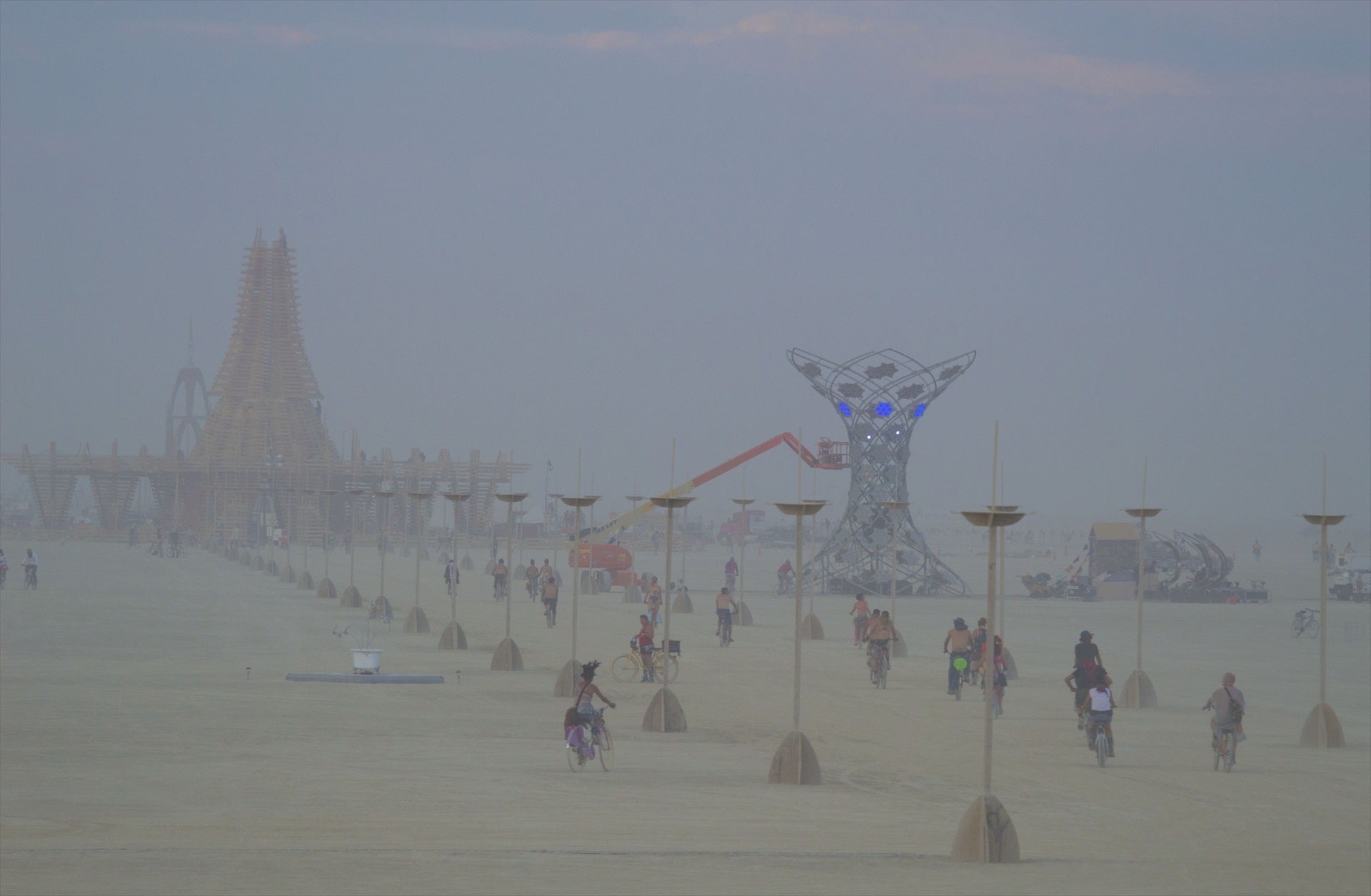 Rain of thousand. Непогода на Burning man.