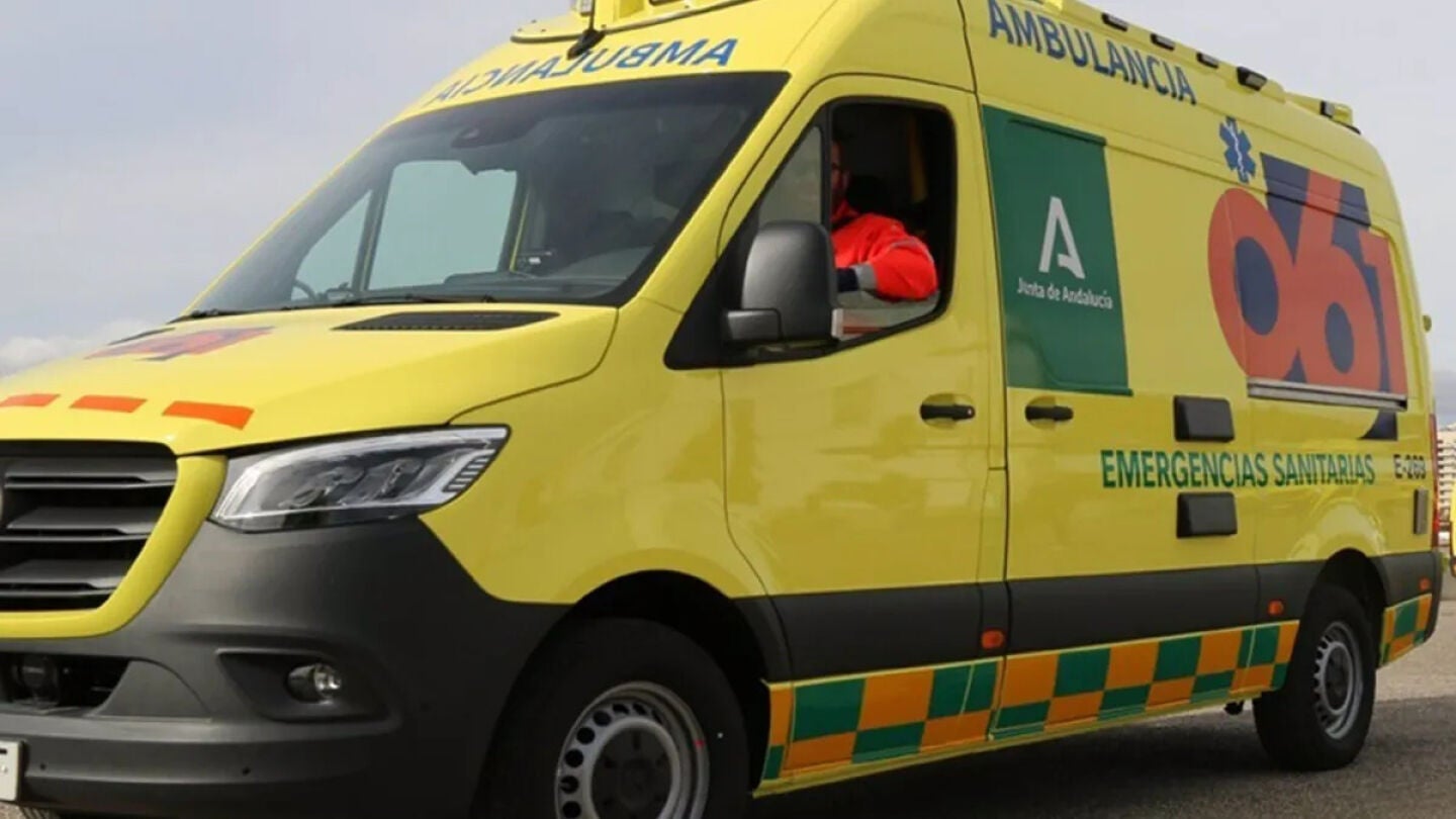 Imagen de archivo de una ambulancia en Andaluc&iacute;a