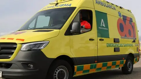 Imagen de archivo de una ambulancia en Andalucía Imagen de archivo de una ambulancia en Andalucía