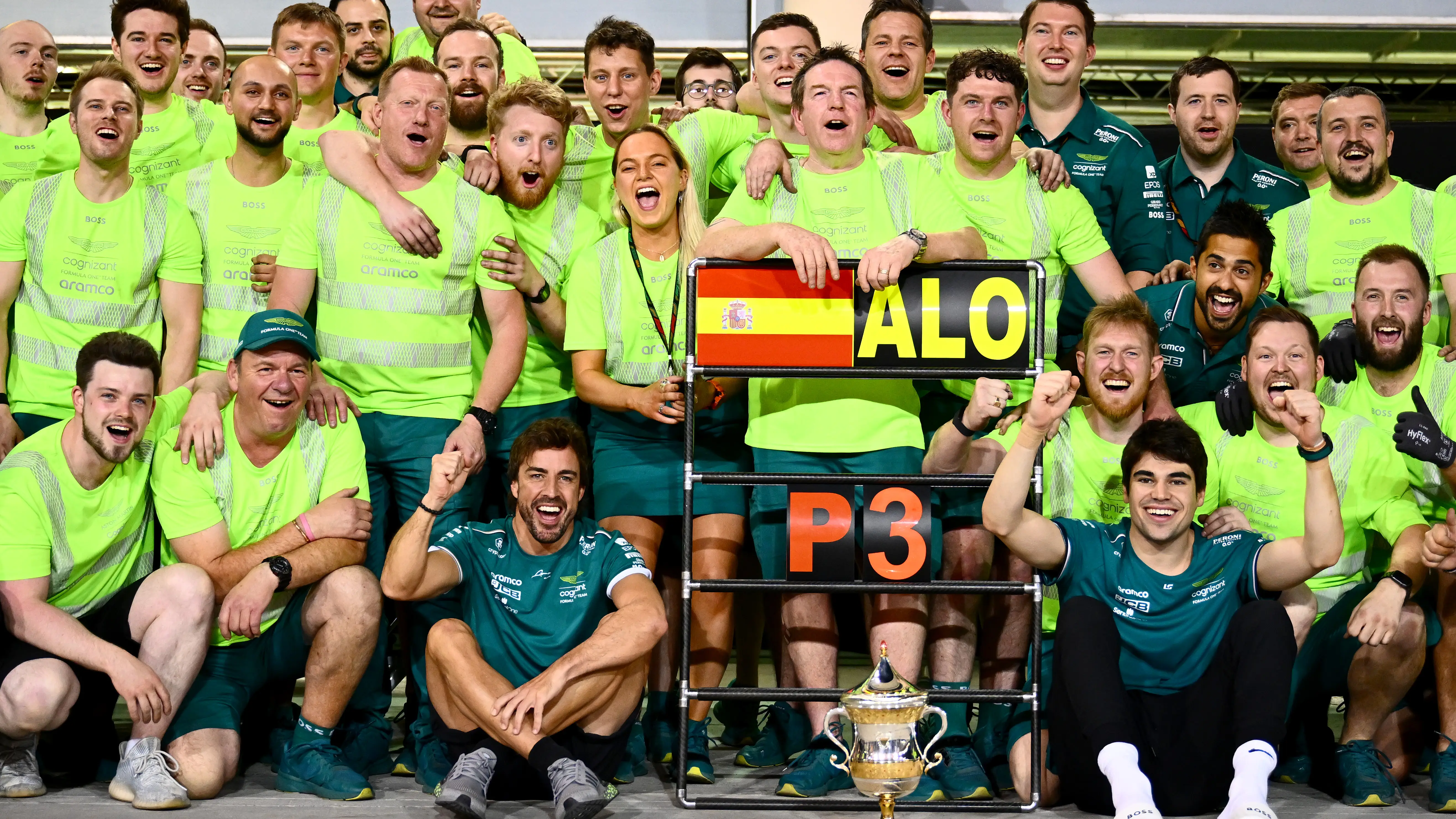 Alonso, Stroll y el equipo Aston Martin tras el GP de Bahr&eacute;in 2023