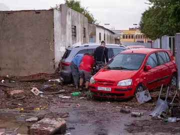 Imagen de varios coches afectados por las lluvias Imagen de varios coches afectados por las lluvias