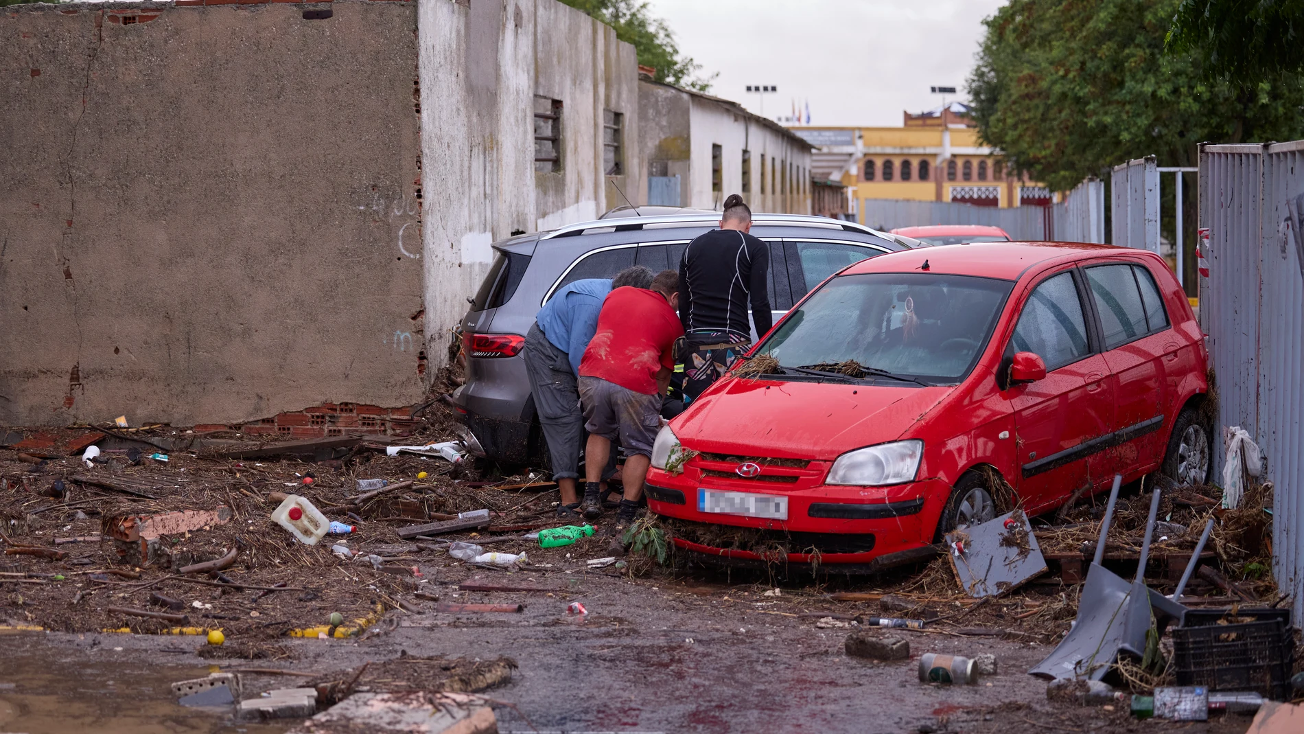 Imagen de varios coches afectados por las lluvias