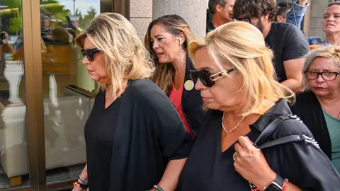 Terelu Campos y Carmen Borrego llegan al tanatorio Terelu Campos y Carmen Borrego llegan al tanatorio