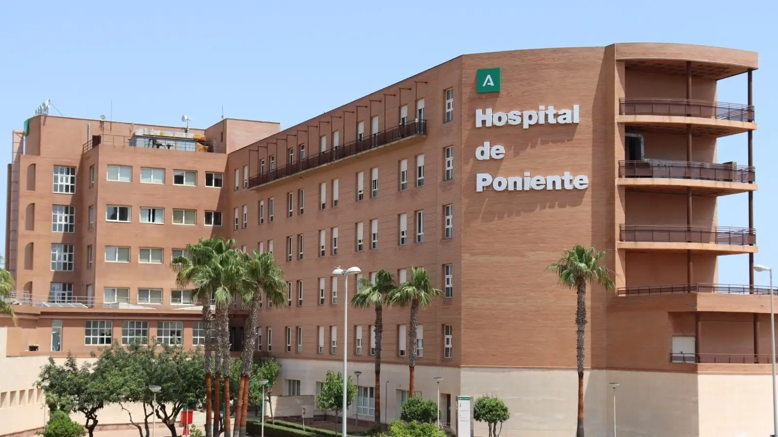 Hospital Universitario Poniente de El Ejido (Almería) Hospital Universitario Poniente de El Ejido (Almería)