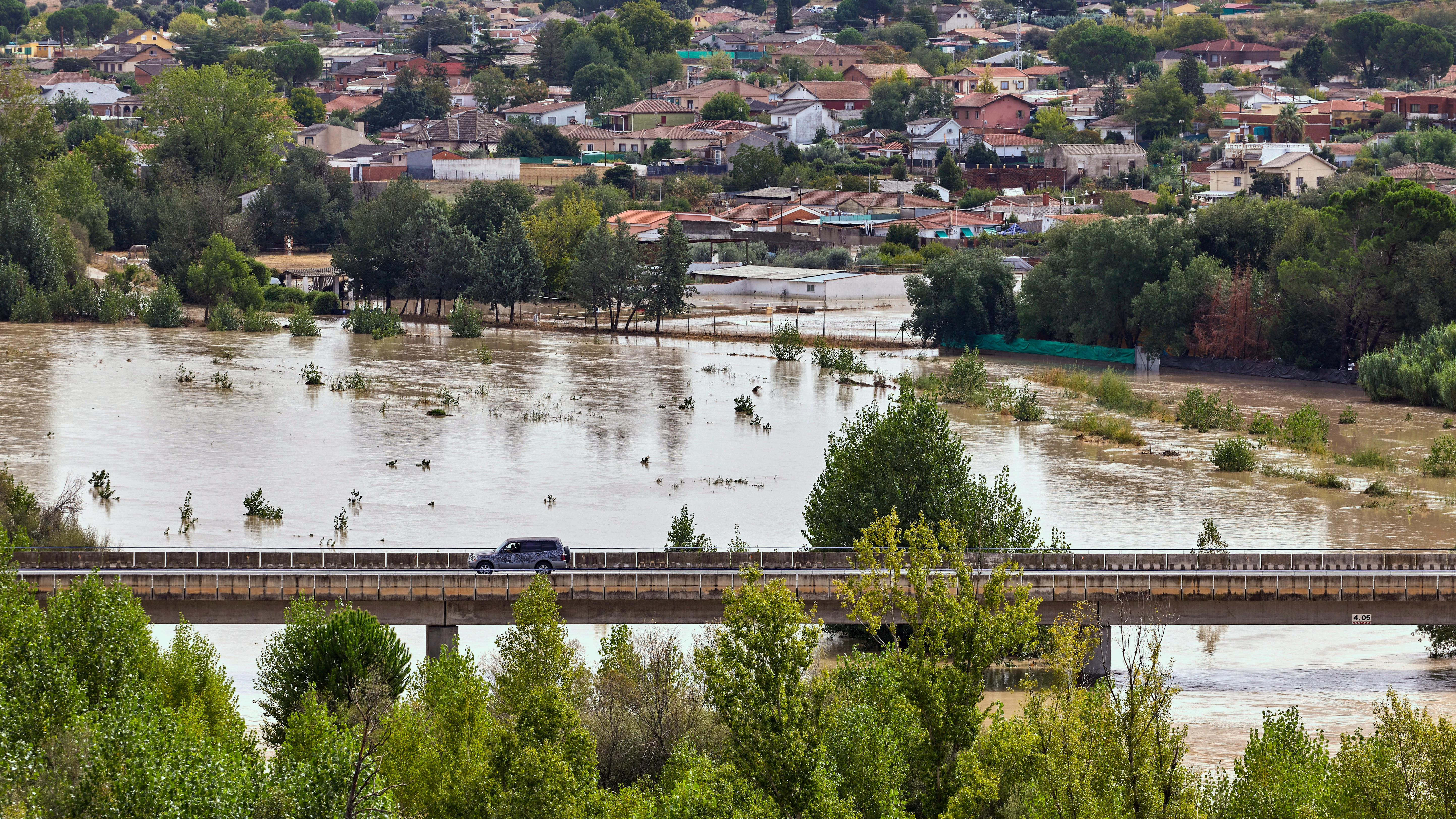 La crecida del r&iacute;o Alberche tras las fuertes lluvias