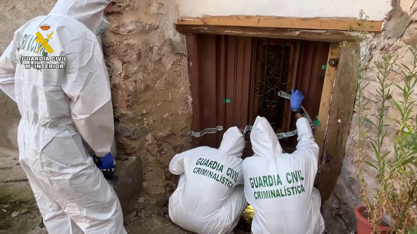 La Guardia Civil inspecciona a fondo una vivienda y un turismo por el asesinato de Cuzcurrita