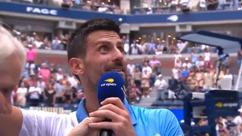 Djokovic cantando con la afición del US Open Djokovic cantando con la afición del US Open
