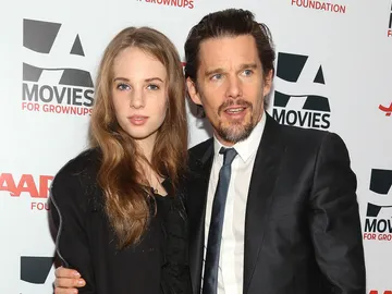 Maya Hawke y su padre el actor Ethan Hawke Maya Hawke y su padre el actor Ethan Hawke