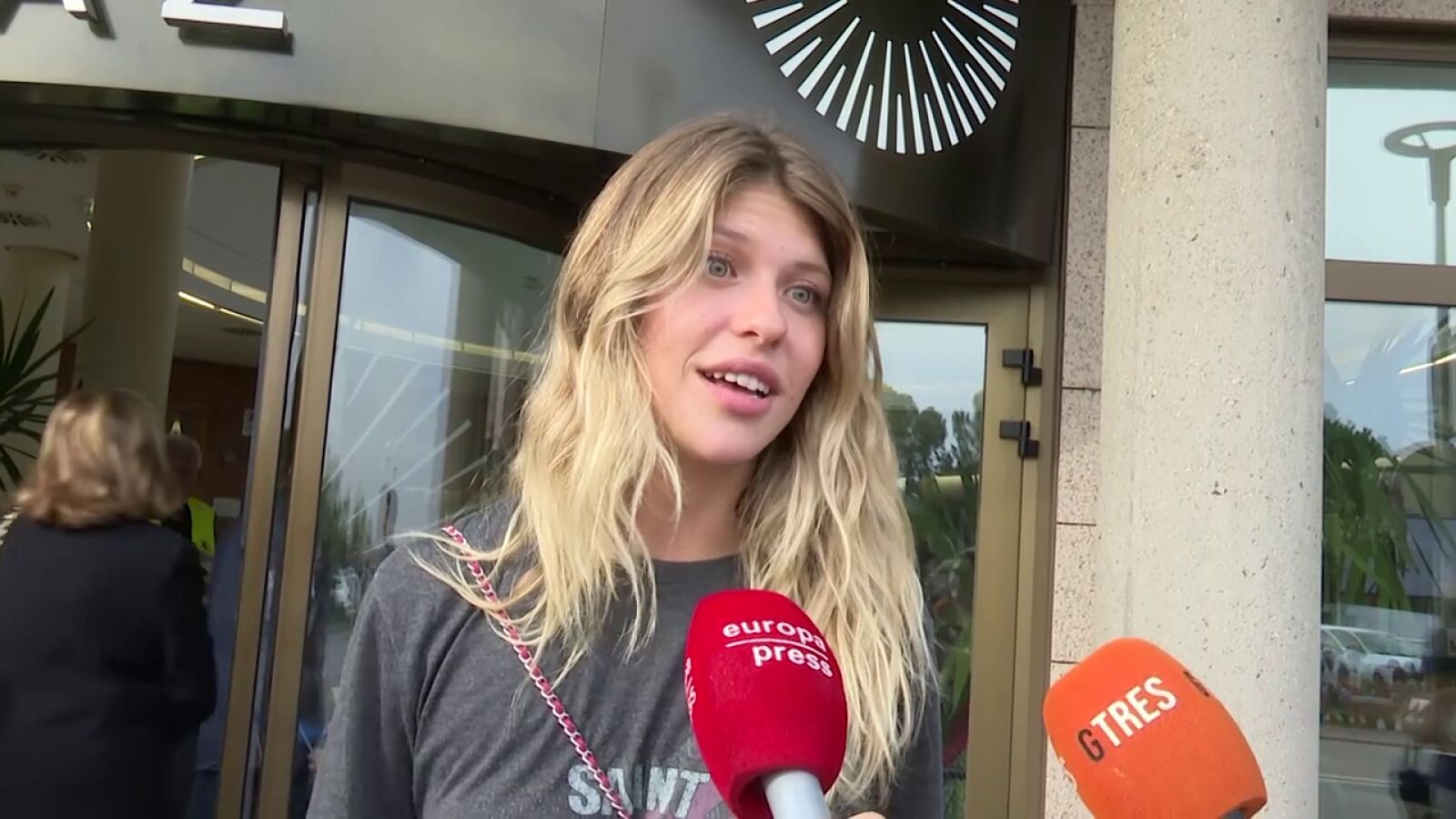 Anita Matamoros arropa a Alejandra Rubio en el último adiós a María Teresa Campos: 