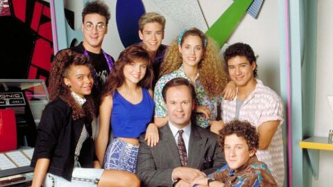 Ed Alonzo, Mark-Paul Gosselaar, Elizabeth Berkley, Mario Lopez, Lark Voorhies, Tiifani-Amber Thiessen, Dennis Haskins, Dustin Diamond en Salvados por la campana