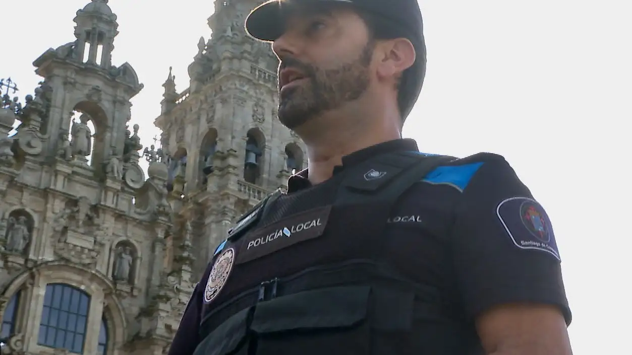 Uno de los agentes que salvaron la vida al menor Uno de los agentes que salvaron la vida al menor