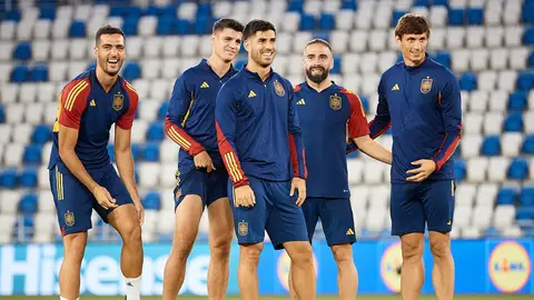 Varios jugadores de la Selección sonríen en su primer entrenamiento en Georgia Varios jugadores de la Selección sonríen en su primer entrenamiento en Georgia