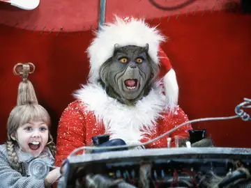 Taylor Momsen y Jim Carrey en El Grinch en el año 2000 Taylor Momsen y Jim Carrey en El Grinch en el año 2000