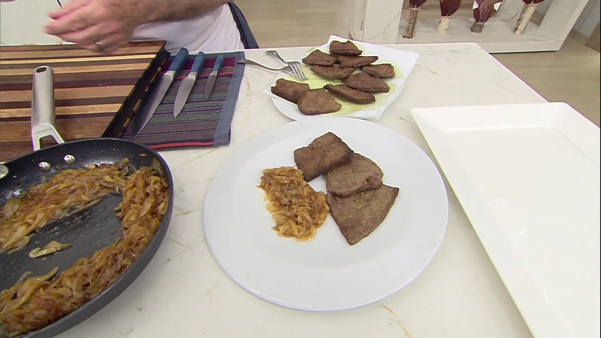 Receta rapidísima de Karlos Arguiñano: hígado encebollado Receta rapidísima de Karlos Arguiñano: hígado encebollado