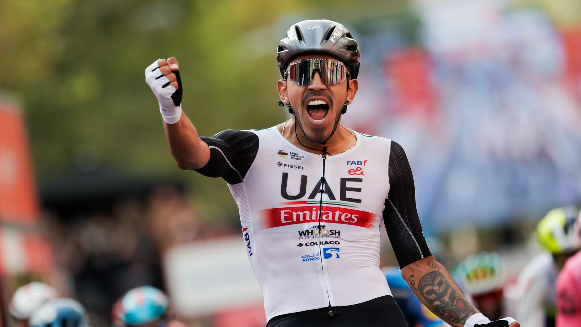 Juan Sebastian Molano celebra su victoria al sprint en la etapa 12 de la Vuelta Ciclista España