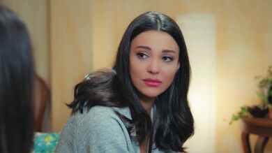 Leyla le confiesa a su amiga que se está enamorando de Kaya: “Es el hombre con el que he soñado toda la vida”