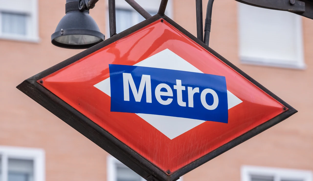 Cartel del metro de Madrid
